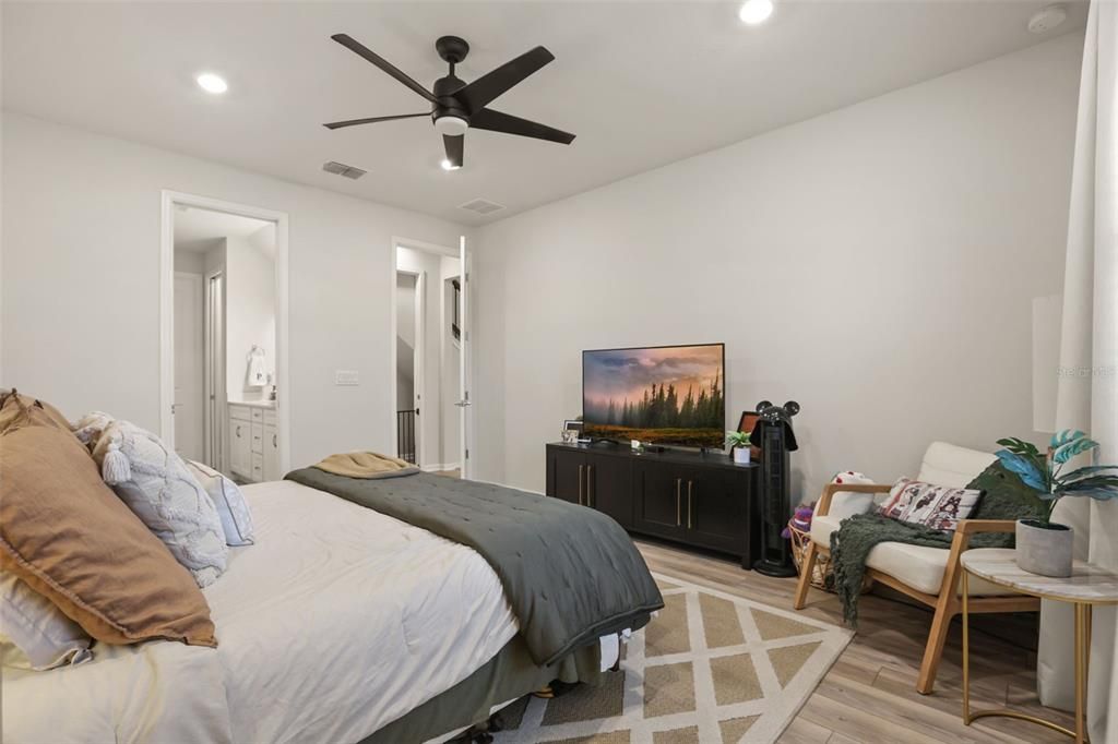 For Sale: $697,000 (5 beds, 3 baths, 2900 Square Feet)
