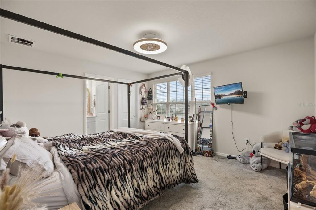 For Sale: $697,000 (5 beds, 3 baths, 2900 Square Feet)