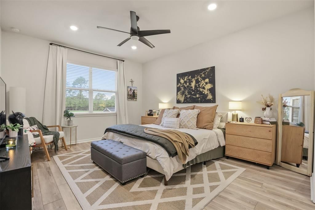For Sale: $697,000 (5 beds, 3 baths, 2900 Square Feet)