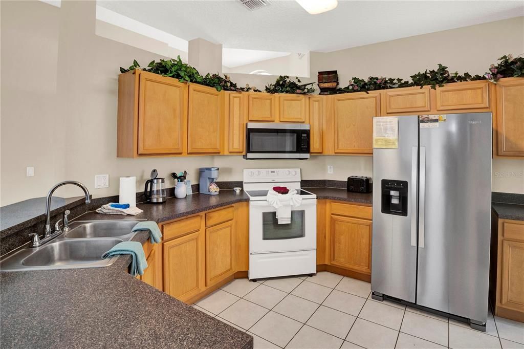For Sale: $375,000 (4 beds, 3 baths, 1956 Square Feet)