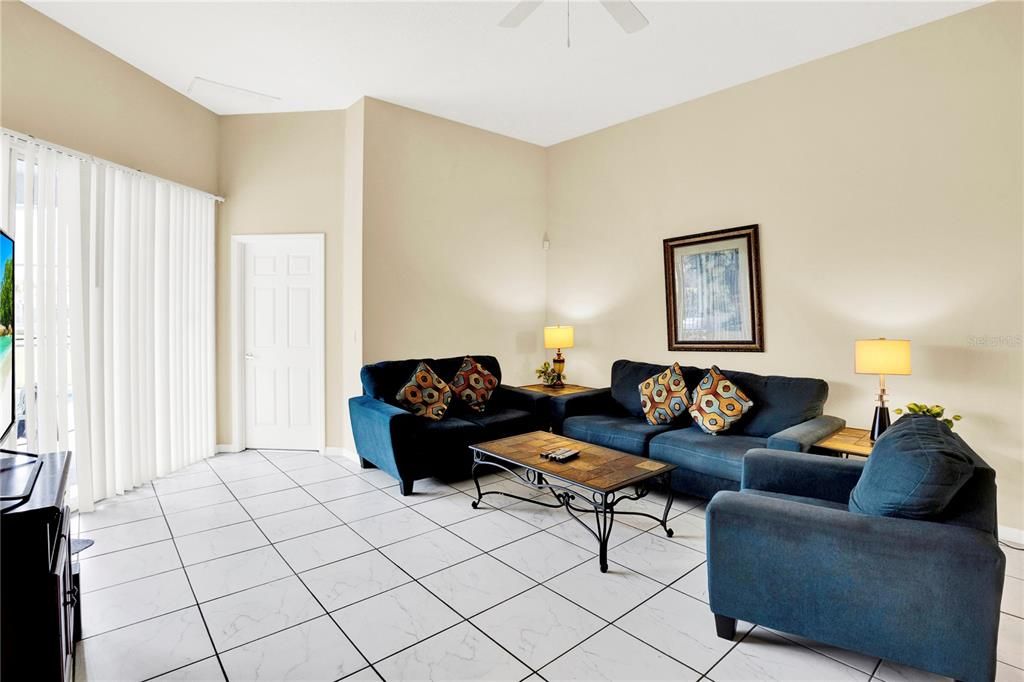 For Sale: $375,000 (4 beds, 3 baths, 1956 Square Feet)