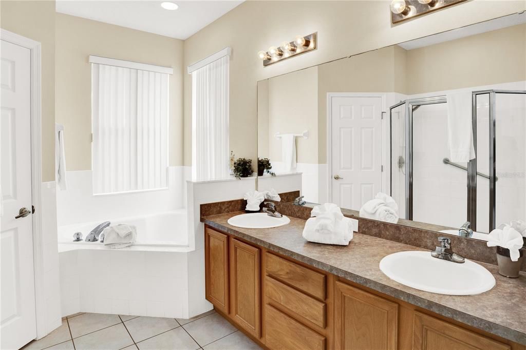For Sale: $375,000 (4 beds, 3 baths, 1956 Square Feet)