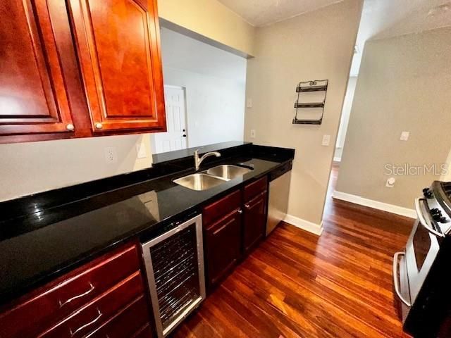 For Rent: $1,400 (1 beds, 1 baths, 830 Square Feet)