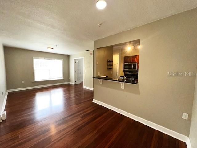 For Rent: $1,400 (1 beds, 1 baths, 830 Square Feet)