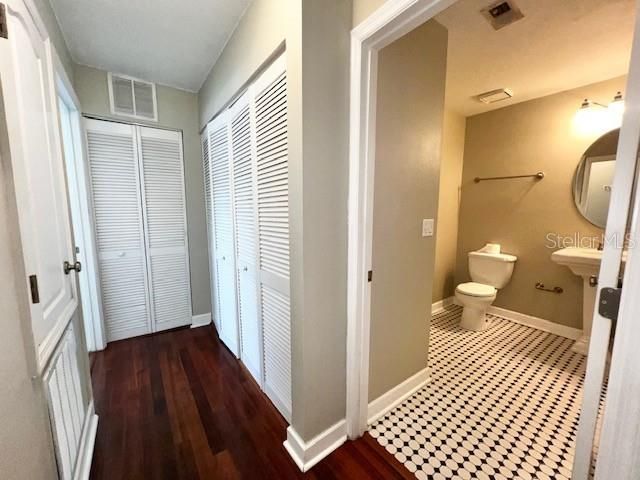 For Rent: $1,400 (1 beds, 1 baths, 830 Square Feet)