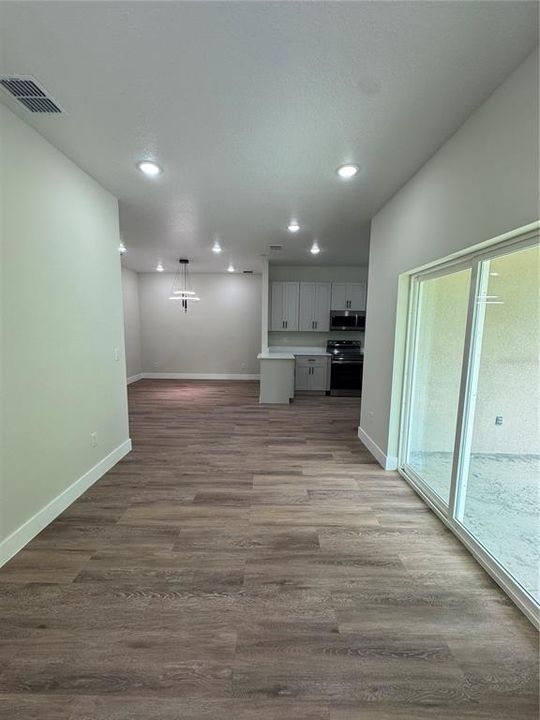 For Sale: $289,900 (3 beds, 2 baths, 1200 Square Feet)