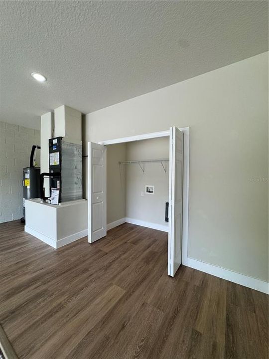 For Sale: $289,900 (3 beds, 2 baths, 1200 Square Feet)