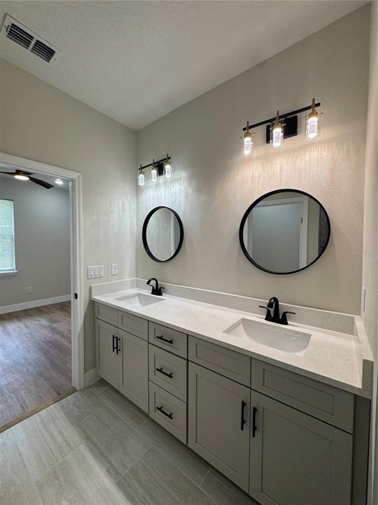 For Sale: $289,900 (3 beds, 2 baths, 1200 Square Feet)