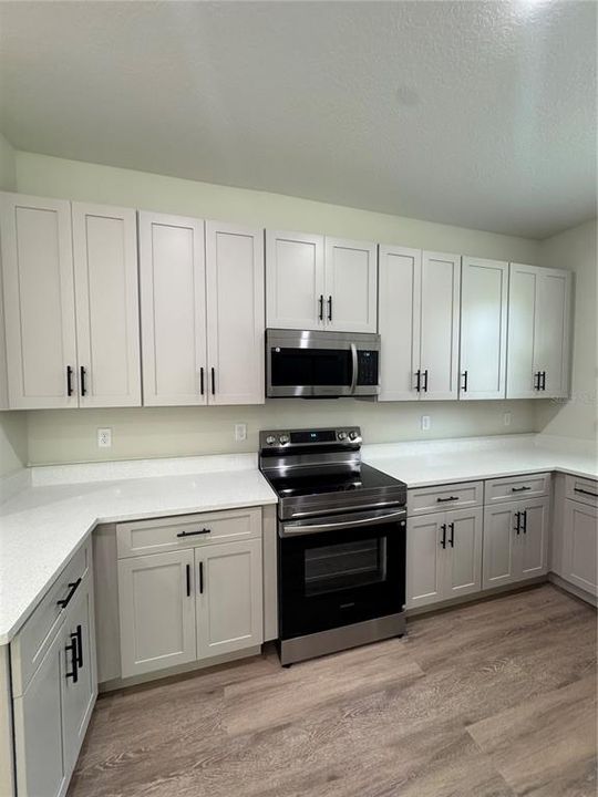 For Sale: $289,900 (3 beds, 2 baths, 1200 Square Feet)