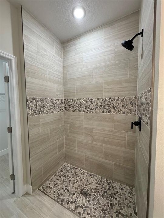 For Sale: $289,900 (3 beds, 2 baths, 1200 Square Feet)