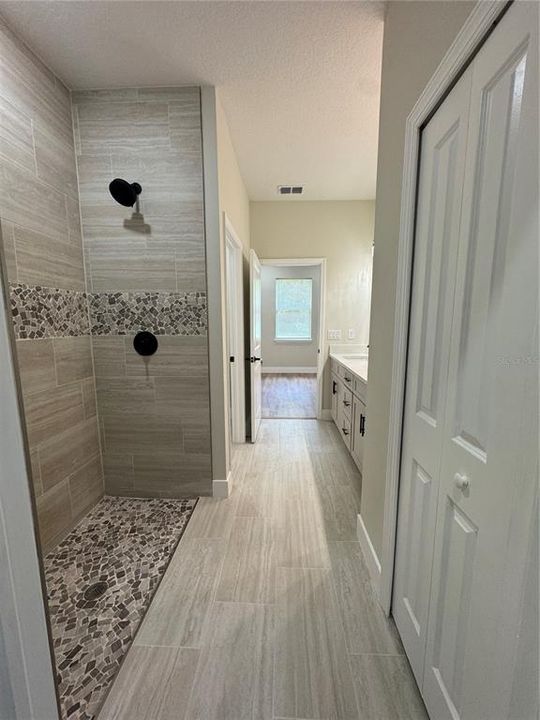 For Sale: $289,900 (3 beds, 2 baths, 1200 Square Feet)