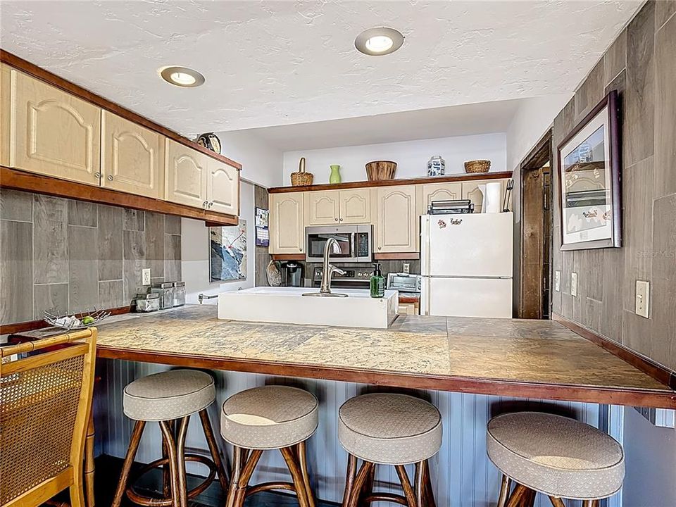 На продажу: $130,000 (2 спален, 2 ванн, 1123 Квадратных фут)