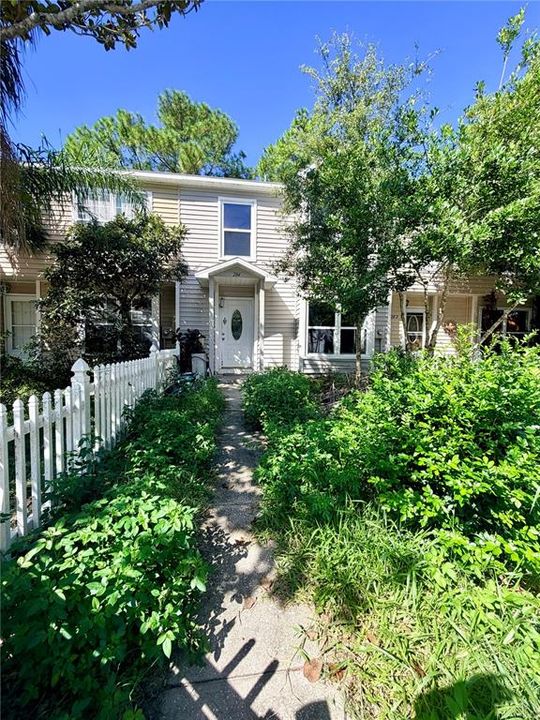 For Sale: $175,000 (2 beds, 1 baths, 1108 Square Feet)