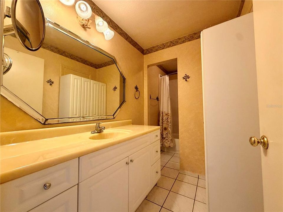 For Sale: $175,000 (2 beds, 1 baths, 1108 Square Feet)
