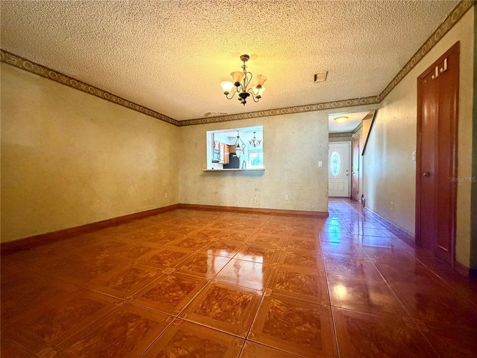 For Sale: $175,000 (2 beds, 1 baths, 1108 Square Feet)