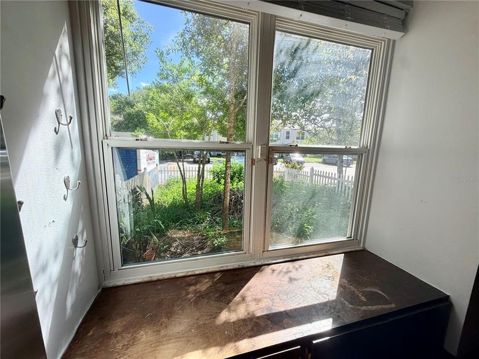 For Sale: $175,000 (2 beds, 1 baths, 1108 Square Feet)
