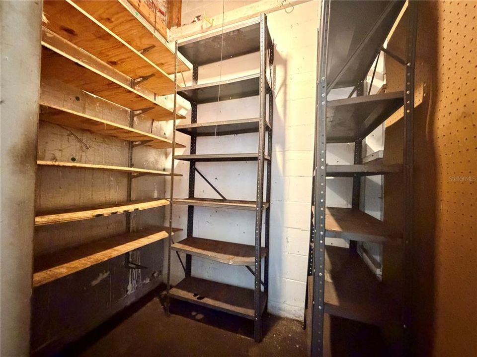 For Sale: $175,000 (2 beds, 1 baths, 1108 Square Feet)