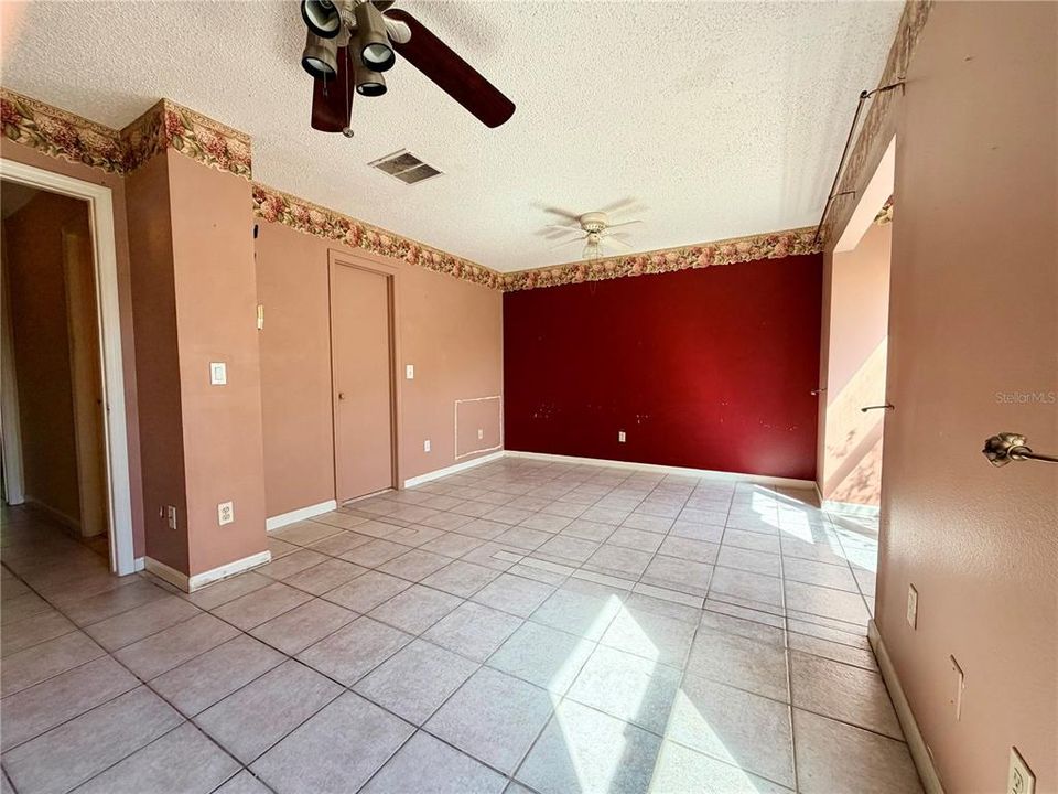 For Sale: $175,000 (2 beds, 1 baths, 1108 Square Feet)