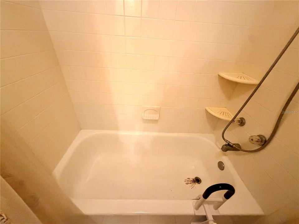 For Sale: $175,000 (2 beds, 1 baths, 1108 Square Feet)