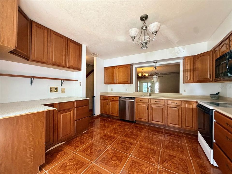For Sale: $175,000 (2 beds, 1 baths, 1108 Square Feet)