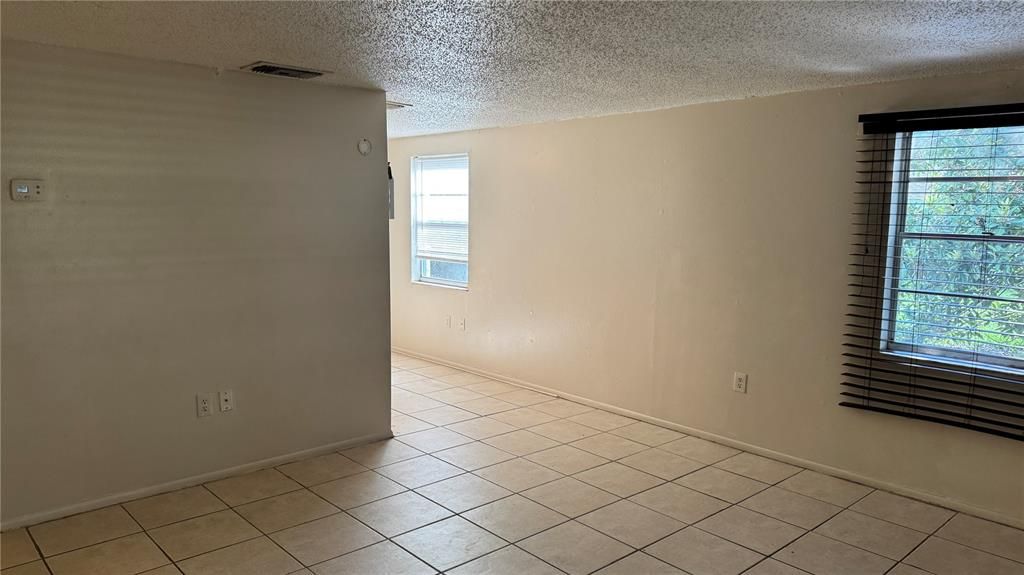 В аренду: $1,395 (2 спален, 1 ванн, 756 Квадратных фут)