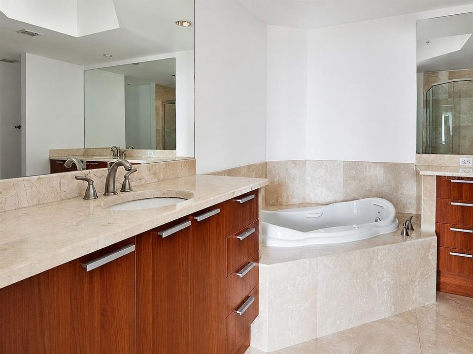 En Venta: $310,900 (2 camas, 2 baños, 1660 Pies cuadrados)