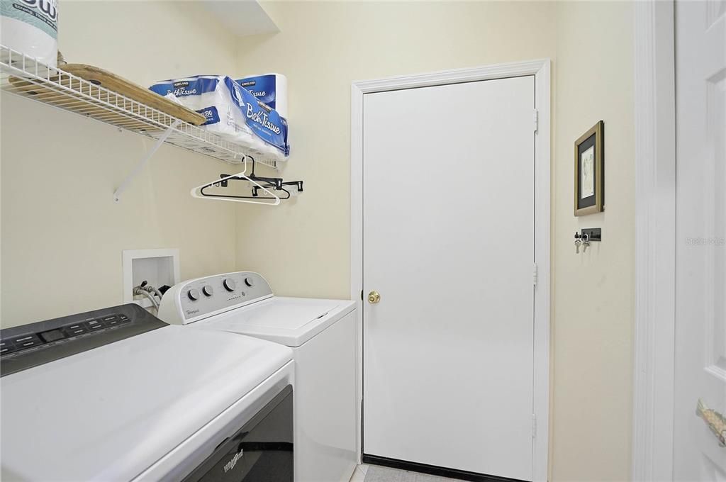 合同活跃: $349,000 (2 贝兹, 2 浴室, 1302 平方英尺)