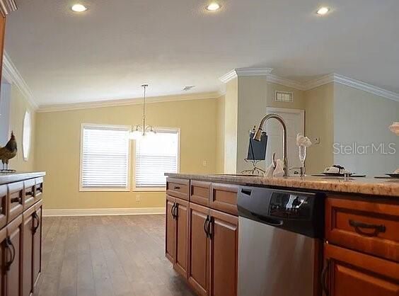 En Venta: $459,000 (4 camas, 2 baños, 2240 Pies cuadrados)