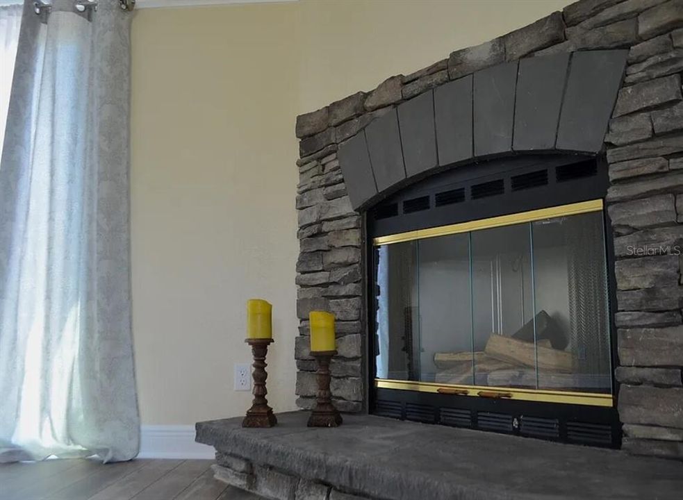 En Venta: $459,000 (4 camas, 2 baños, 2240 Pies cuadrados)