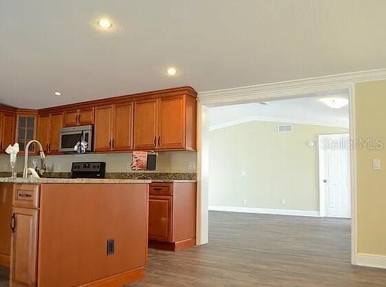 En Venta: $459,000 (4 camas, 2 baños, 2240 Pies cuadrados)