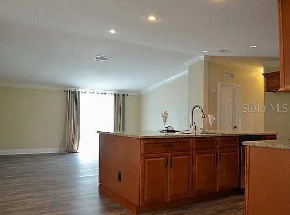 En Venta: $459,000 (4 camas, 2 baños, 2240 Pies cuadrados)