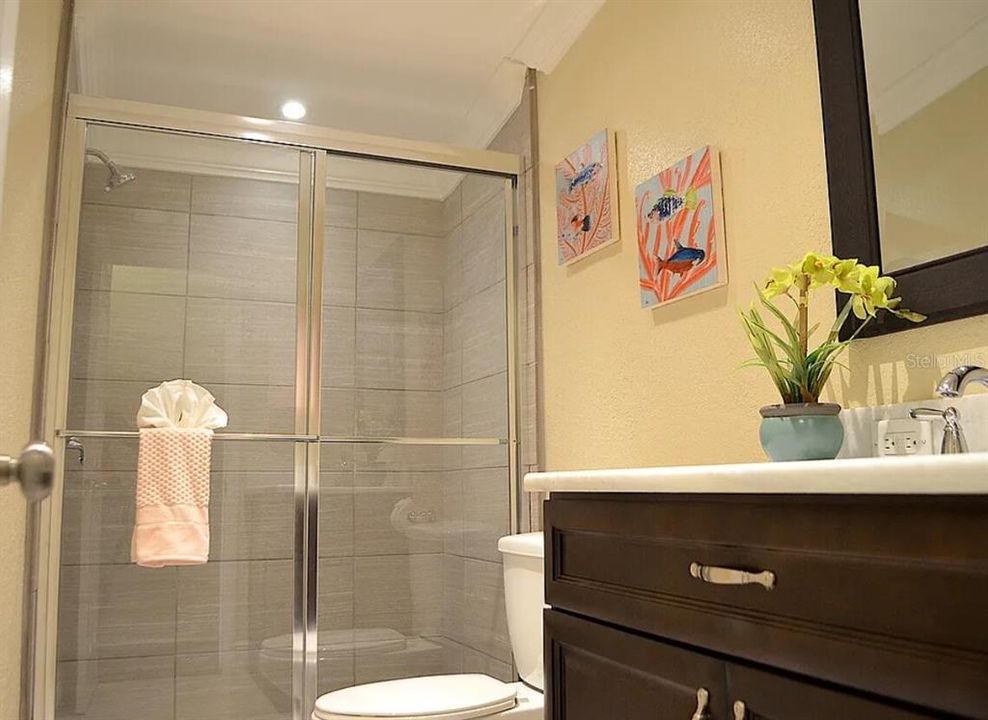 En Venta: $459,000 (4 camas, 2 baños, 2240 Pies cuadrados)