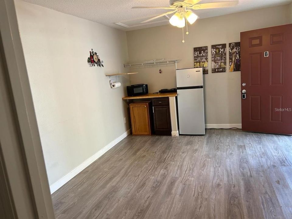 В аренду: $650 (0 спален, 1 ванн, 500 Квадратных фут)