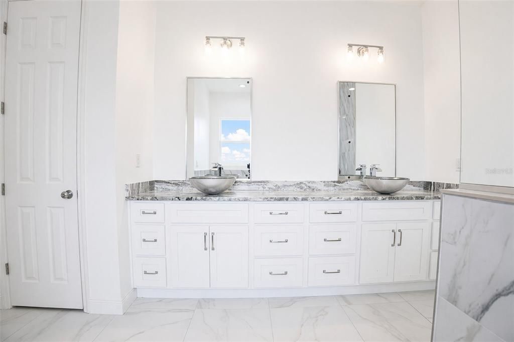 For Sale: $520,000 (4 beds, 3 baths, 2706 Square Feet)