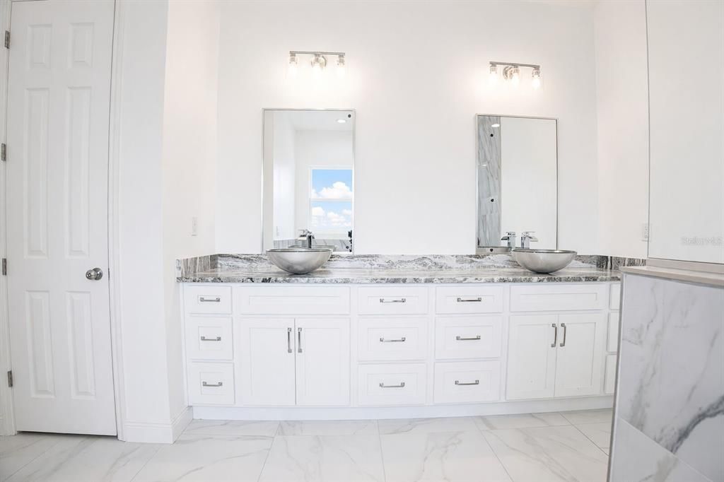 For Sale: $520,000 (4 beds, 3 baths, 2706 Square Feet)