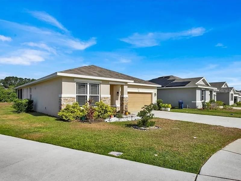 For Sale: $325,990 (4 beds, 2 baths, 2034 Square Feet)