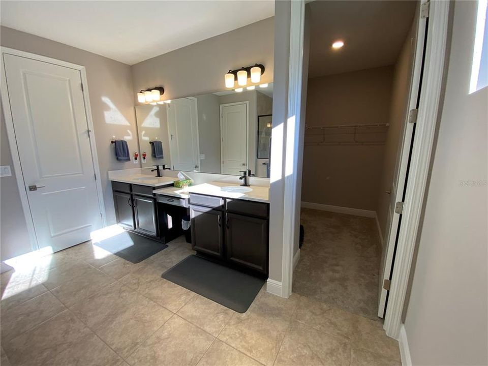 For Rent: $2,850 (4 beds, 3 baths, 2731 Square Feet)