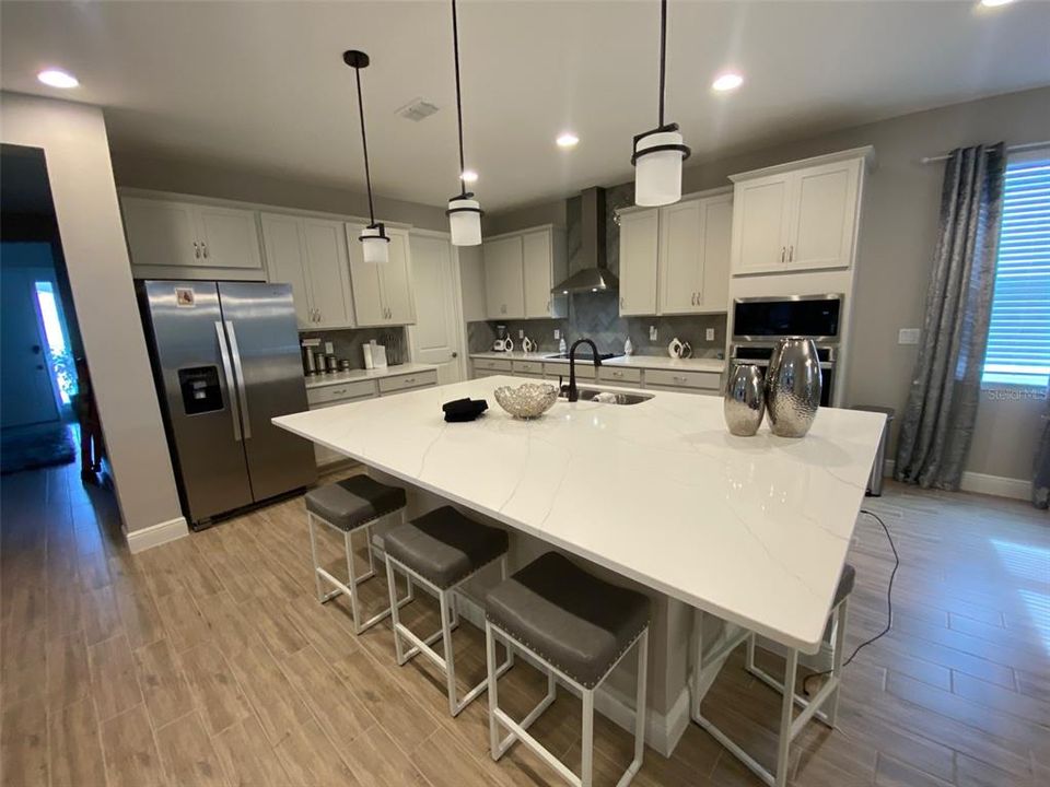For Rent: $2,850 (4 beds, 3 baths, 2731 Square Feet)