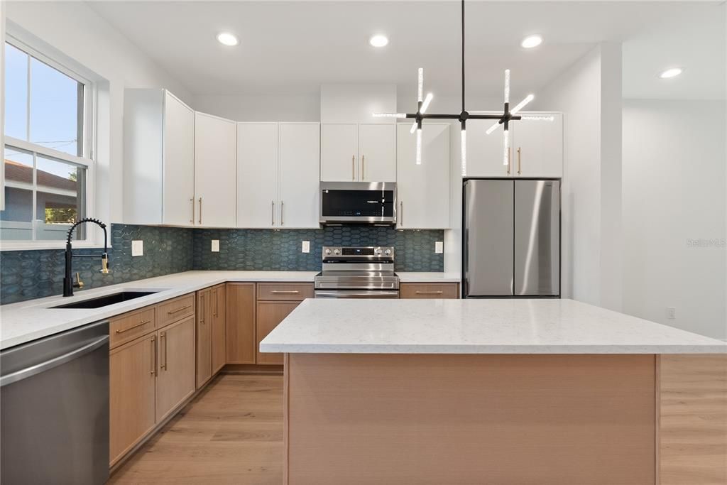 For Sale: $515,000 (3 beds, 2 baths, 1719 Square Feet)