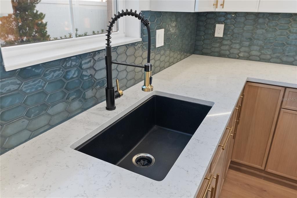 For Sale: $515,000 (3 beds, 2 baths, 1719 Square Feet)