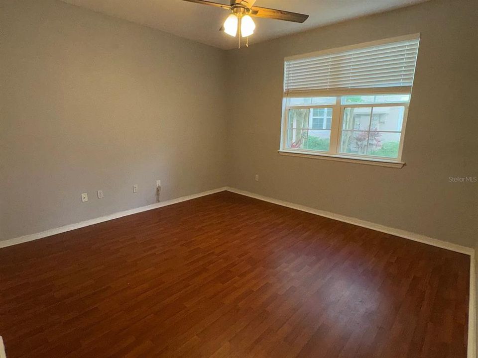 В аренду: $1,900 (2 спален, 2 ванн, 1235 Квадратных фут)
