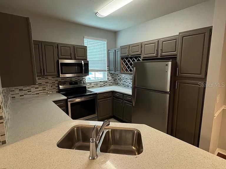 В аренду: $1,900 (2 спален, 2 ванн, 1235 Квадратных фут)