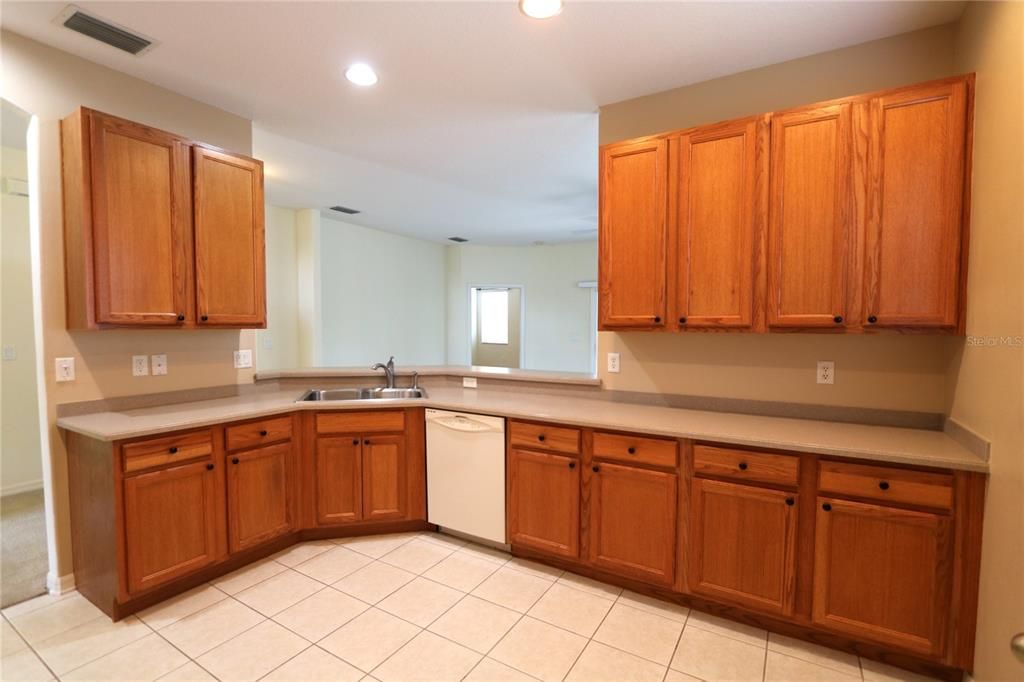 For Rent: $2,100 (3 beds, 2 baths, 1622 Square Feet)