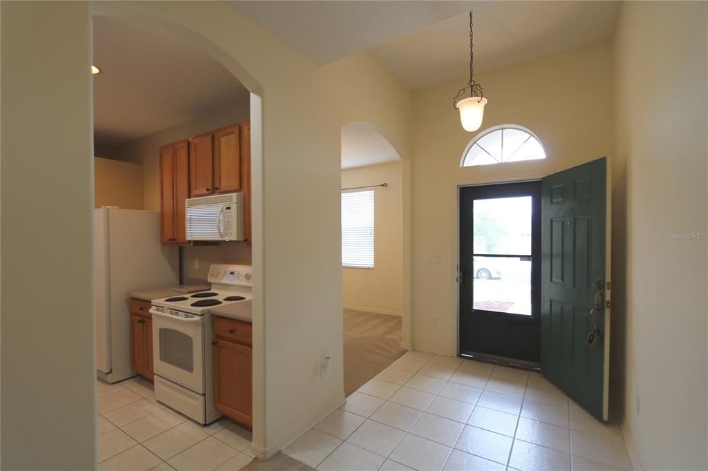 For Rent: $2,100 (3 beds, 2 baths, 1622 Square Feet)