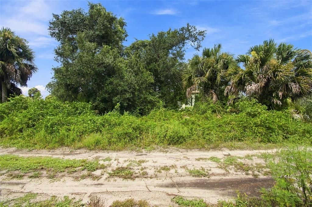 En Venta: $10,000 (0.27 acres)
