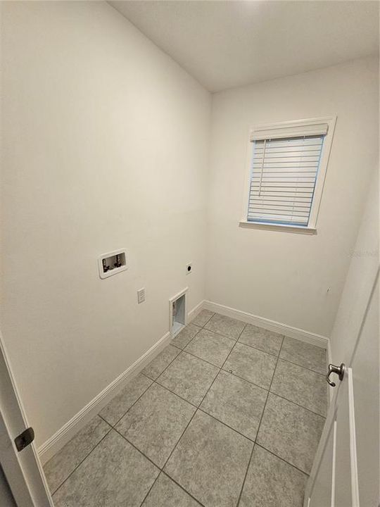 En Renta: $2,300 (3 camas, 2 baños, 1680 Pies cuadrados)