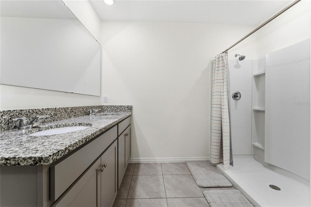 В аренду: $2,600 (3 спален, 2 ванн, 1701 Квадратных фут)