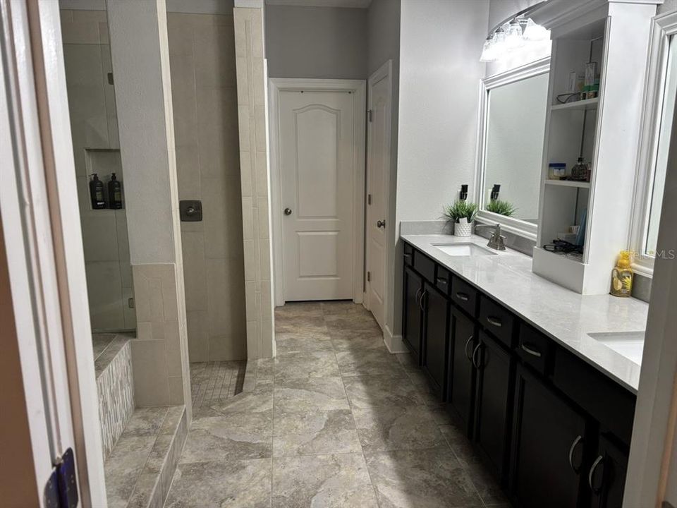 For Sale: $595,000 (4 beds, 3 baths, 3121 Square Feet)