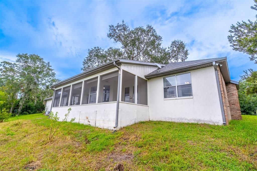 For Sale: $400,000 (3 beds, 2 baths, 1805 Square Feet)