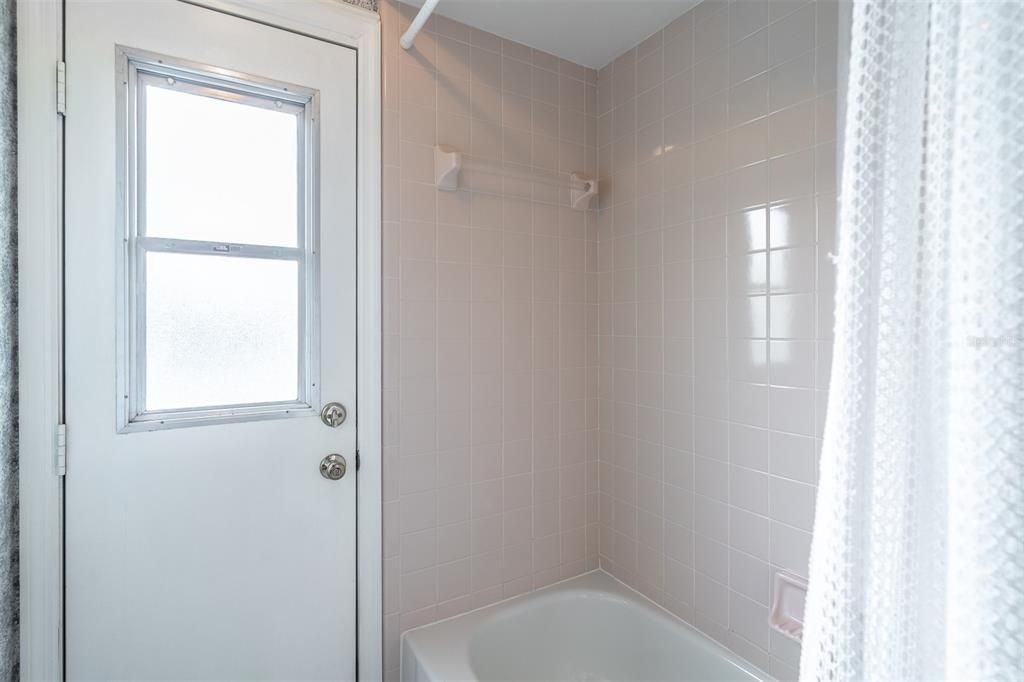 For Sale: $400,000 (3 beds, 2 baths, 1805 Square Feet)